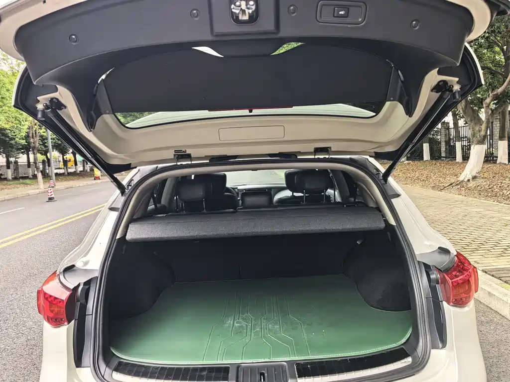 Infiniti QX70 2013 3.7L Standard Edition
