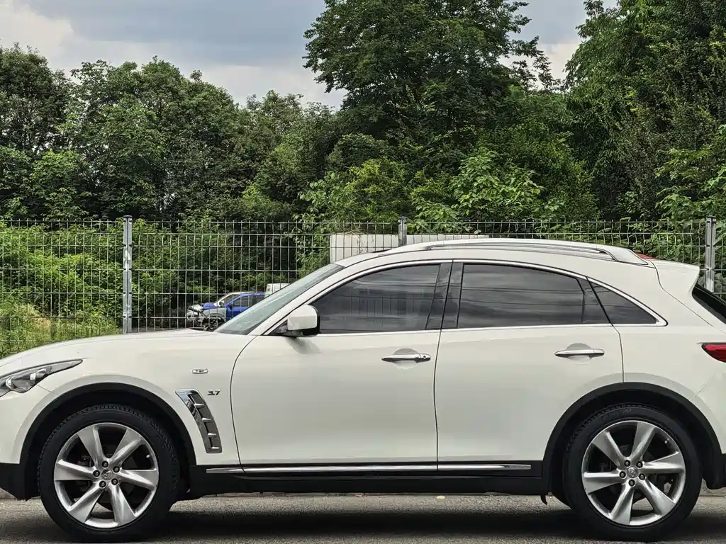 Infiniti QX70 2013 3.7L Standard Edition
