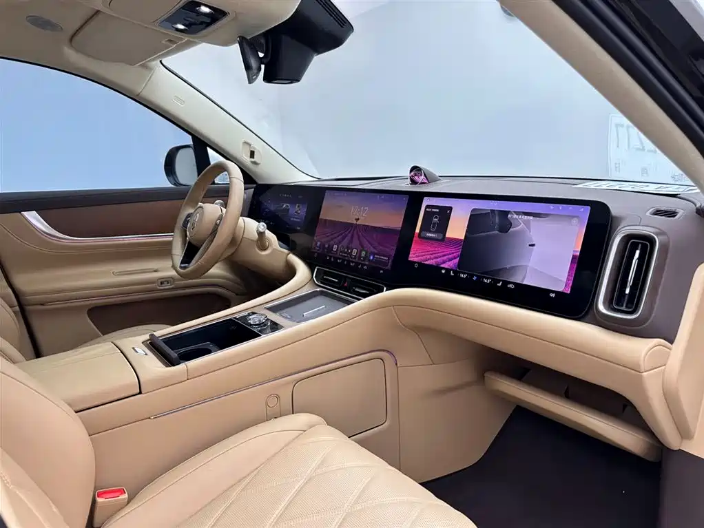 SUV 2025 Model Range-Extended Ultra Edition 52kWh 6-Seat Version 192-line LiDAR