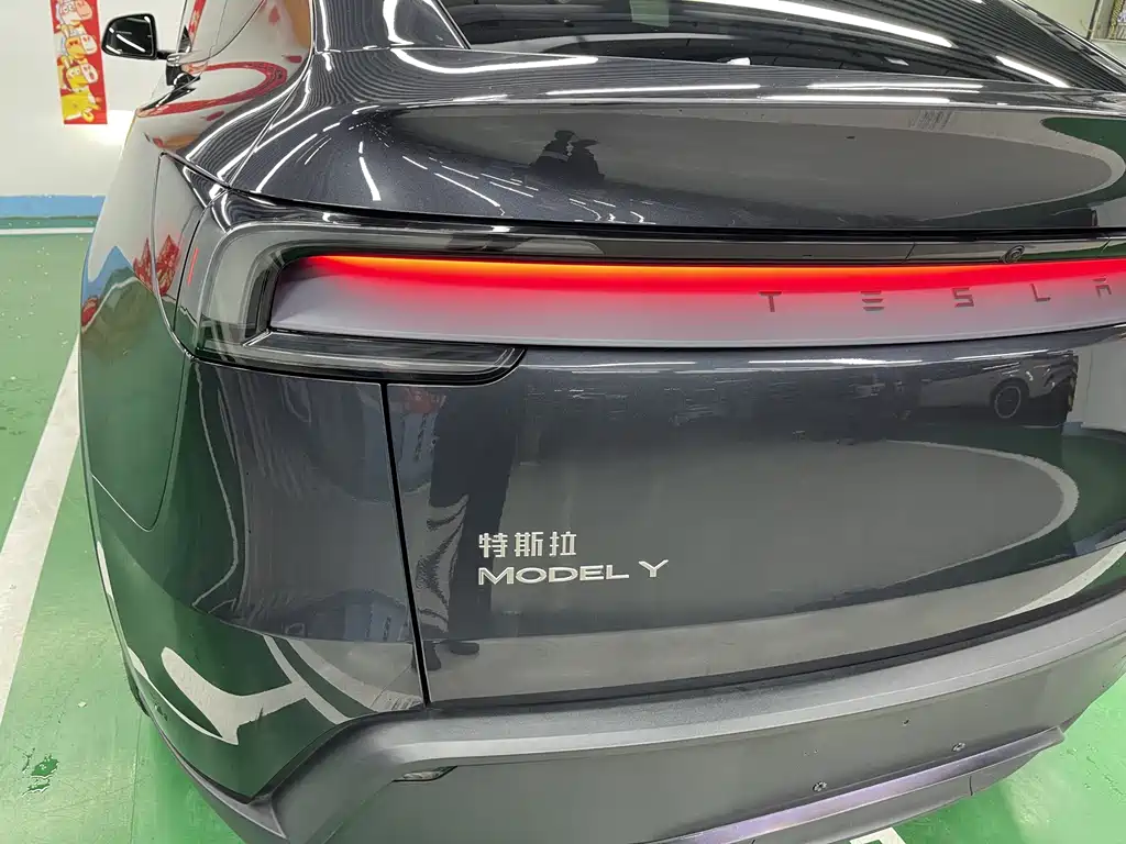 Model Y 2025 Rear-Wheel Drive Edition