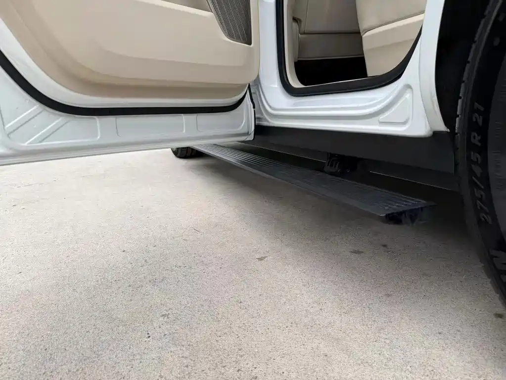 L90 Ultra 2025 6-seater