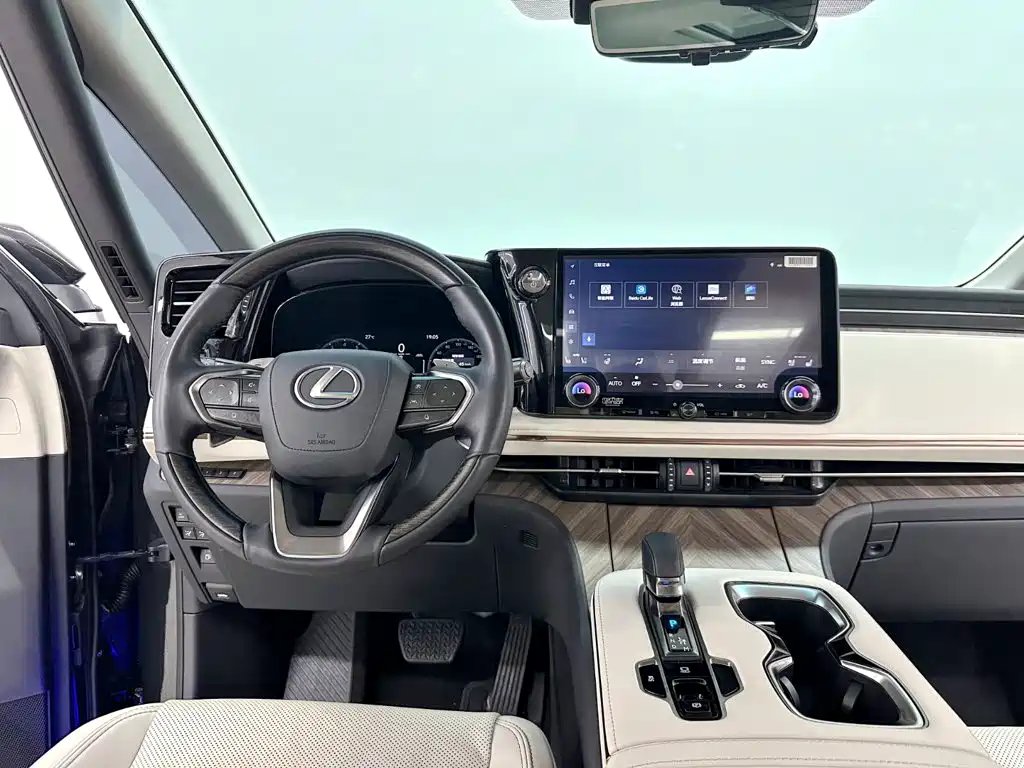 Lexus LM 2023 500h Six-Seater Grand Touring Edition