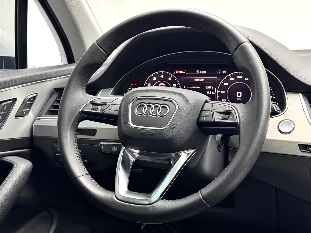 Audi Q7 2016 model Comfort Edition