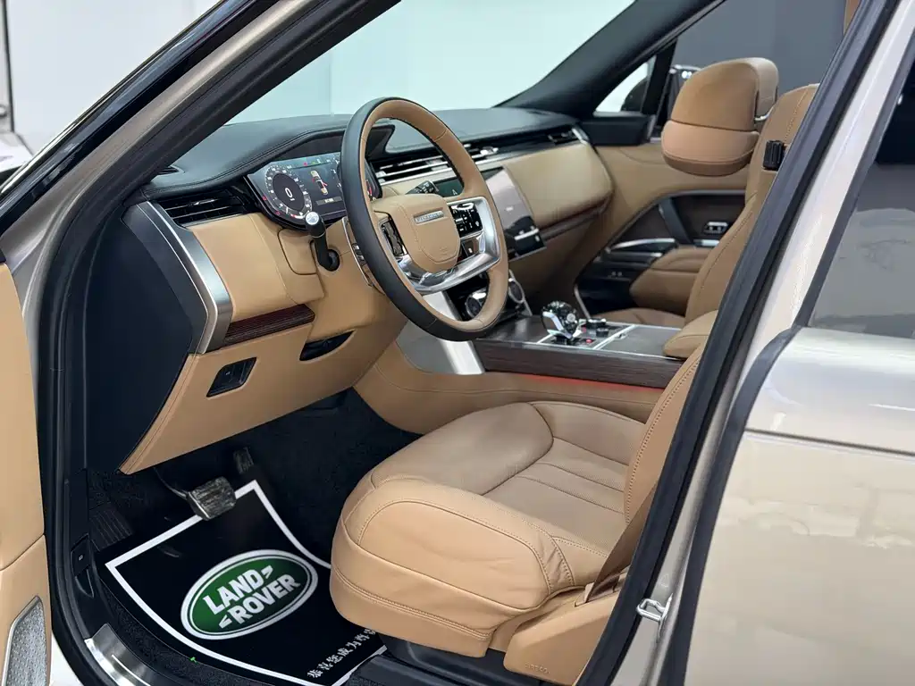 Range Rover 2023 Model 3.0 L6 400PS Classic Extended Edition