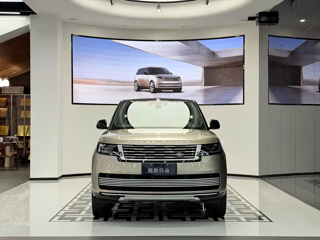 Range Rover 2023 Model 3.0 L6 400PS Classic Extended Edition