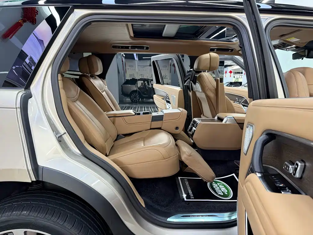 Range Rover 2023 Model 3.0 L6 400PS Classic Extended Edition