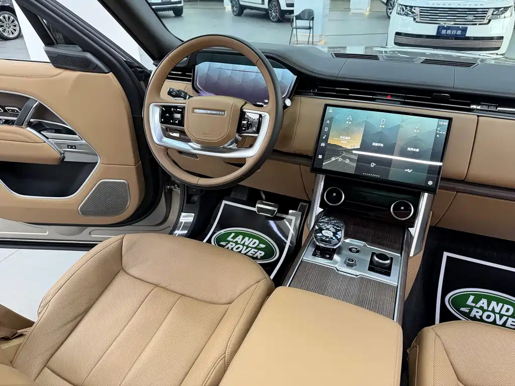 Range Rover 2023 Model 3.0 L6 400PS Classic Extended Edition