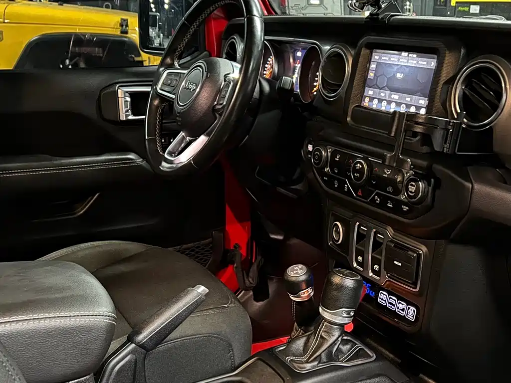 Jeep Wrangler Sahara Two-Door 2021 2.0T