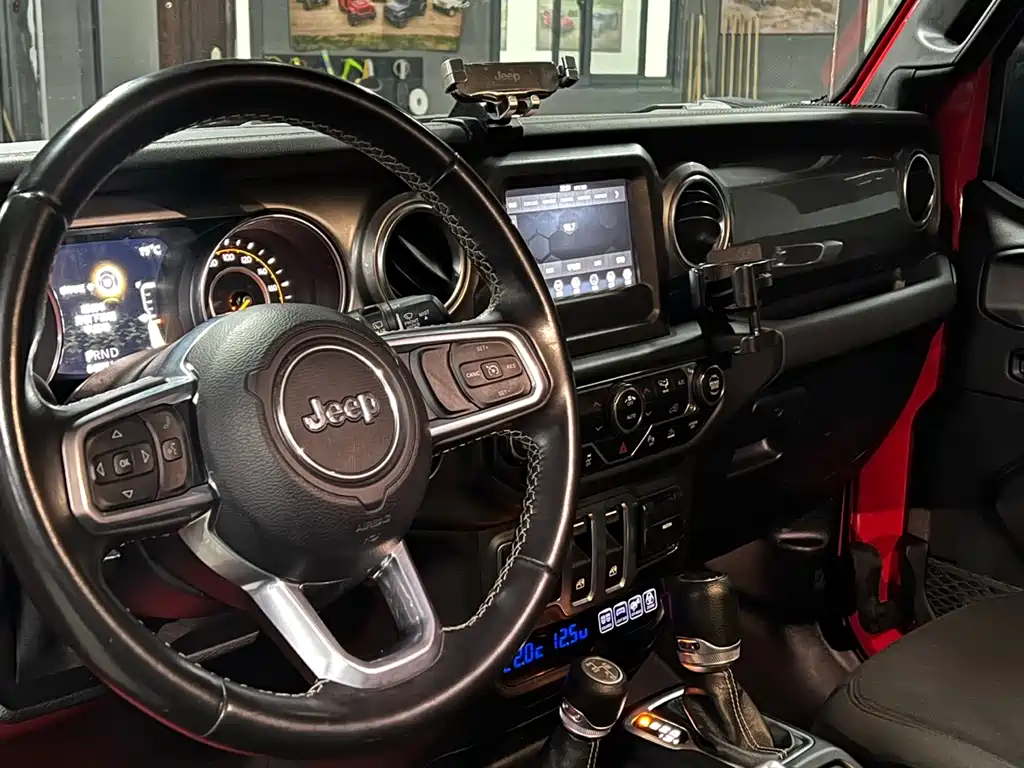 Jeep Wrangler Sahara Two-Door 2021 2.0T