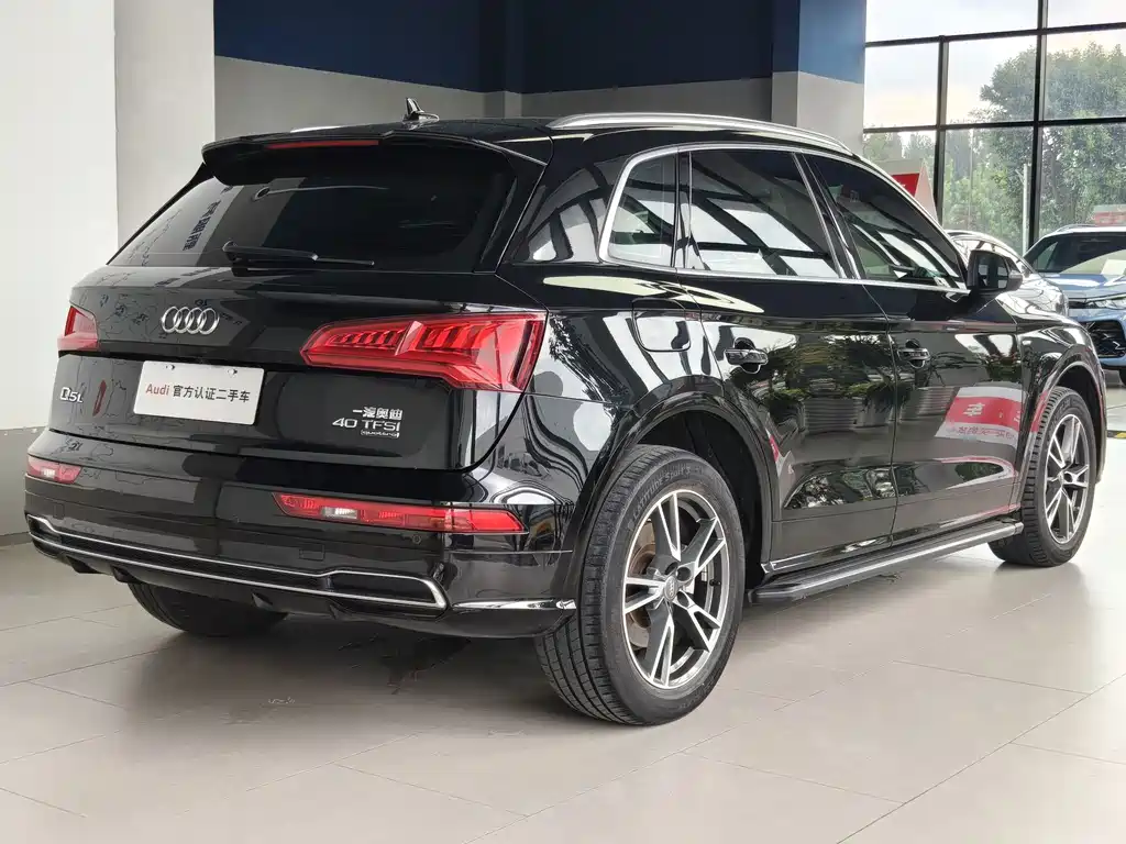 Audi Q5L 2018 40 TFSI Rongxiang Fashion Edition National V