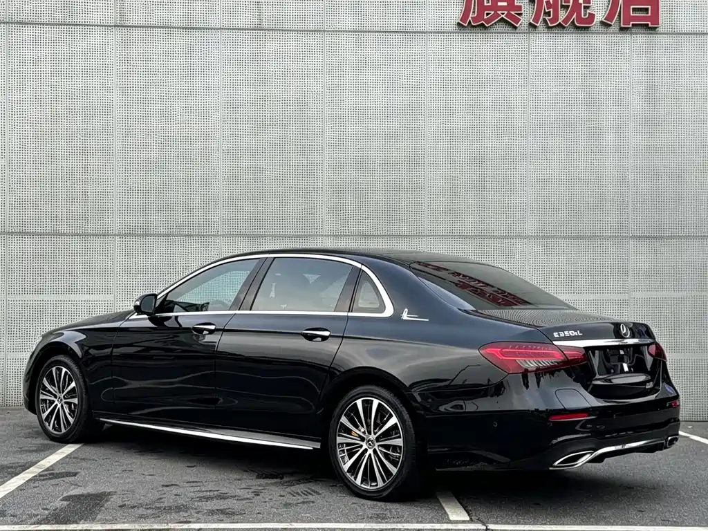 Mercedes-Benz E 350 e L Plug-in Hybrid Sports Sedan 2023
