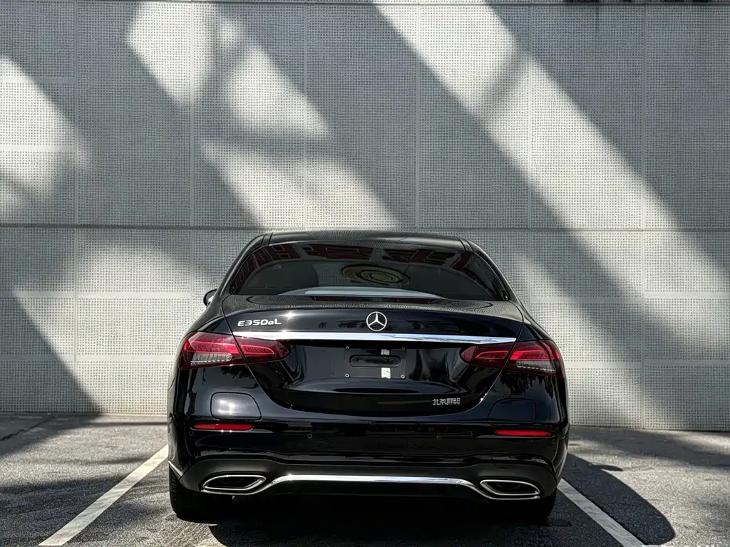 Mercedes-Benz E 350 e L Plug-in Hybrid Sports Sedan 2023