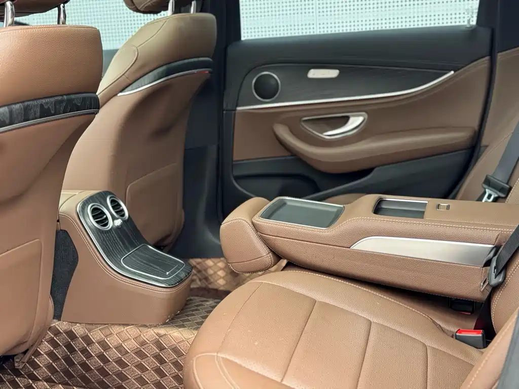 Mercedes-Benz E 350 e L Plug-in Hybrid Sports Sedan 2023