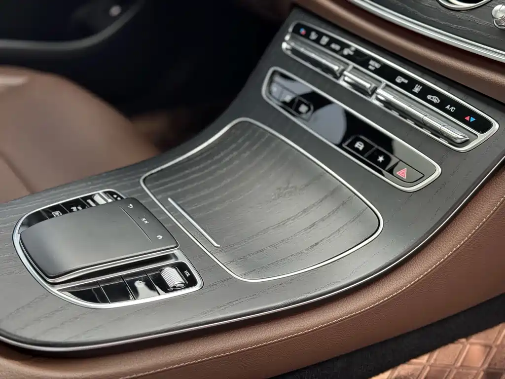 Mercedes-Benz E 350 e L Plug-in Hybrid Sports Sedan 2023