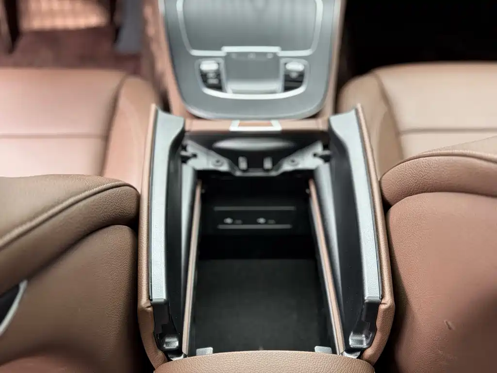 Mercedes-Benz E 350 e L Plug-in Hybrid Sports Sedan 2023