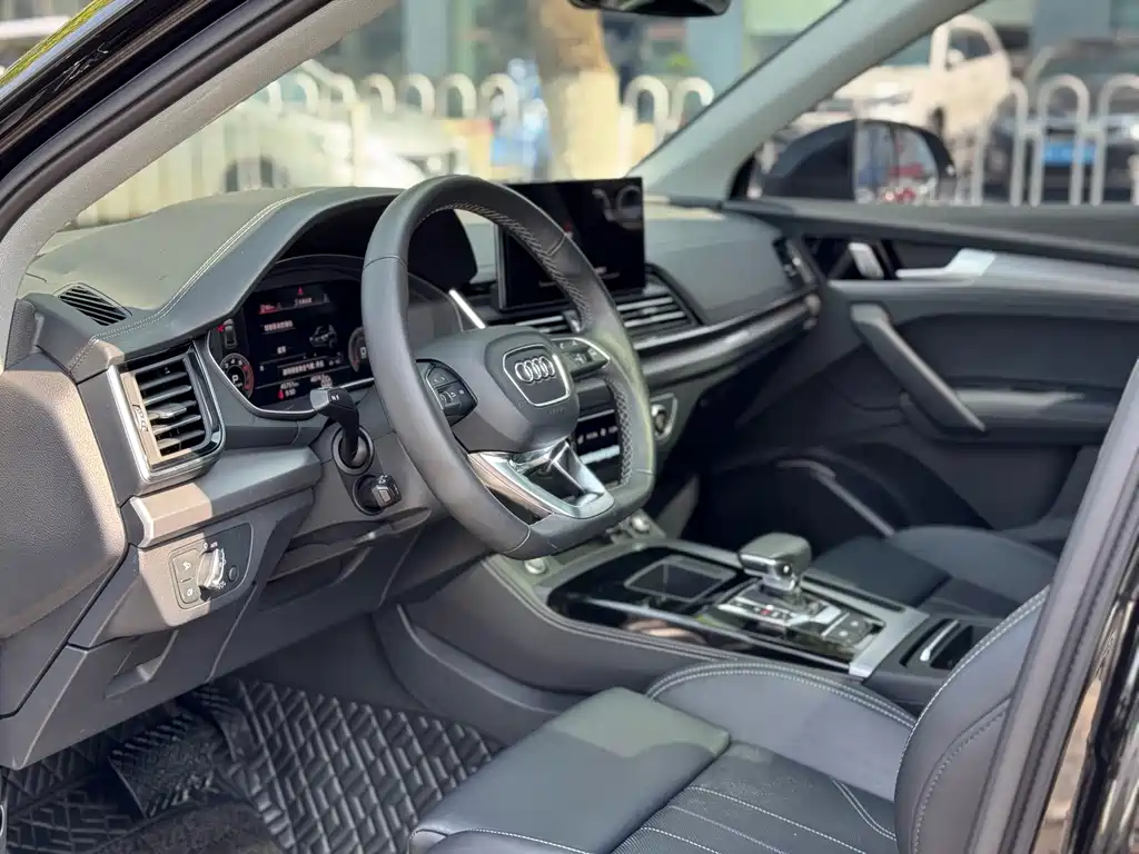 Audi Q5L 2024 model 40 TFSI Sporty Dynamic Edition
