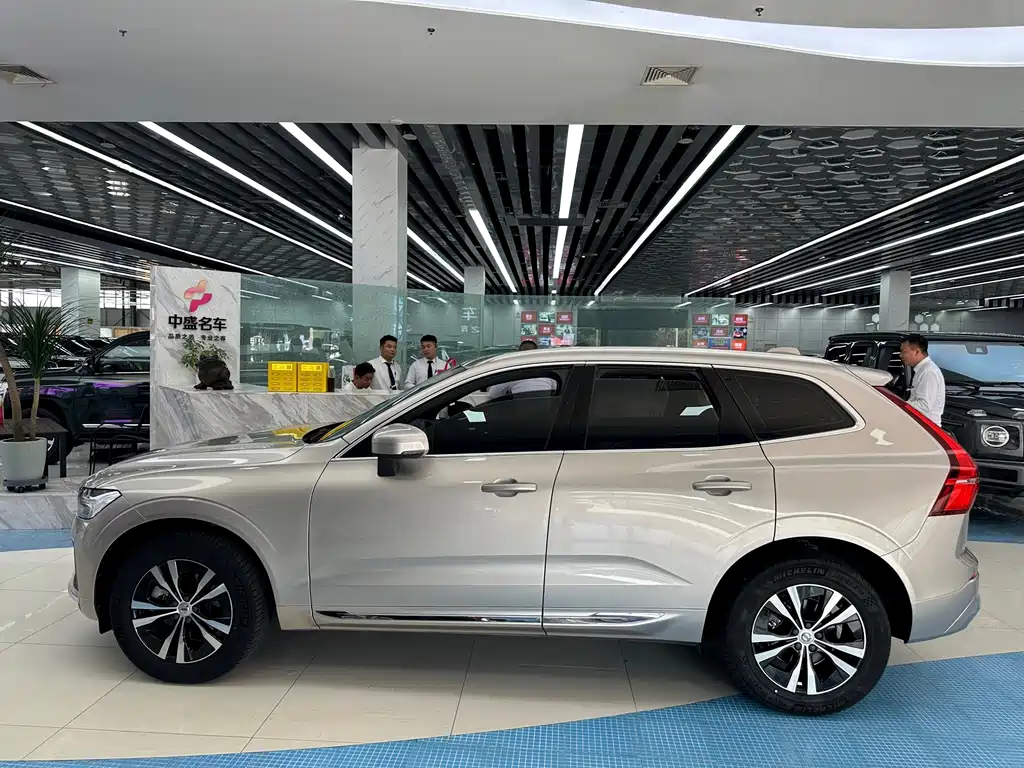 Volvo XC60 2023 B5 AWD Intelligent Motion Edition