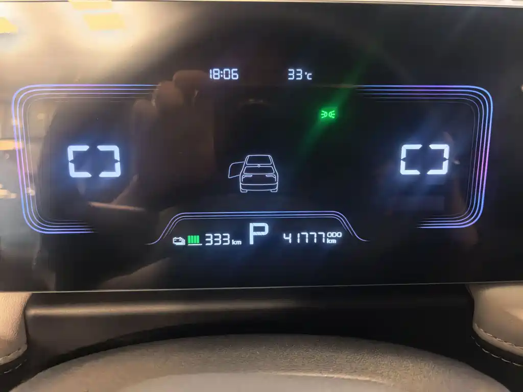 Geely Geometry E Firefly 2023 401KM Lightning Tiger 5-seater