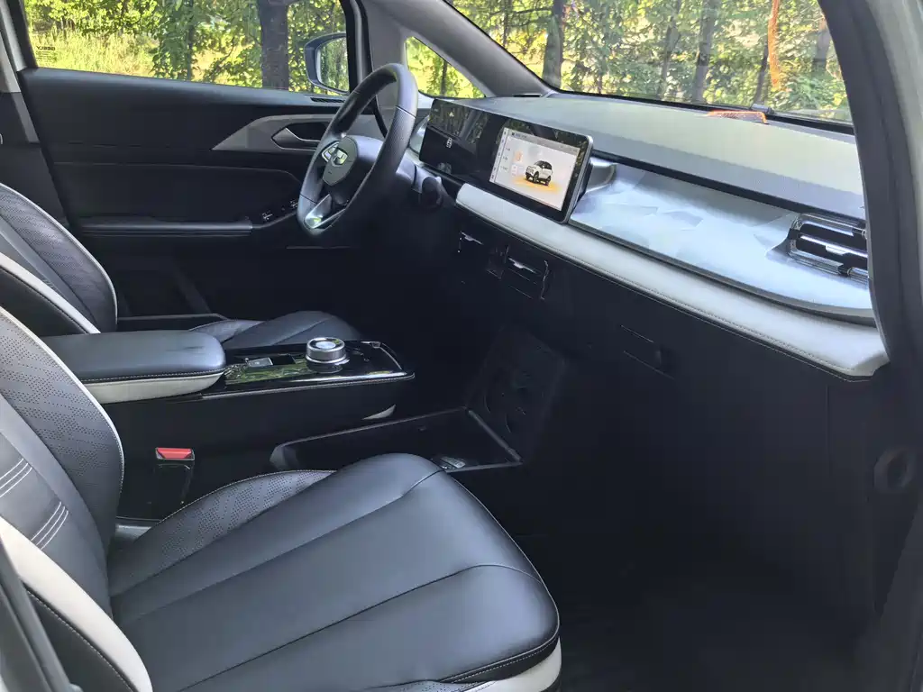 Geely Geometry E Firefly 2023 401KM Lightning Tiger 5-seater
