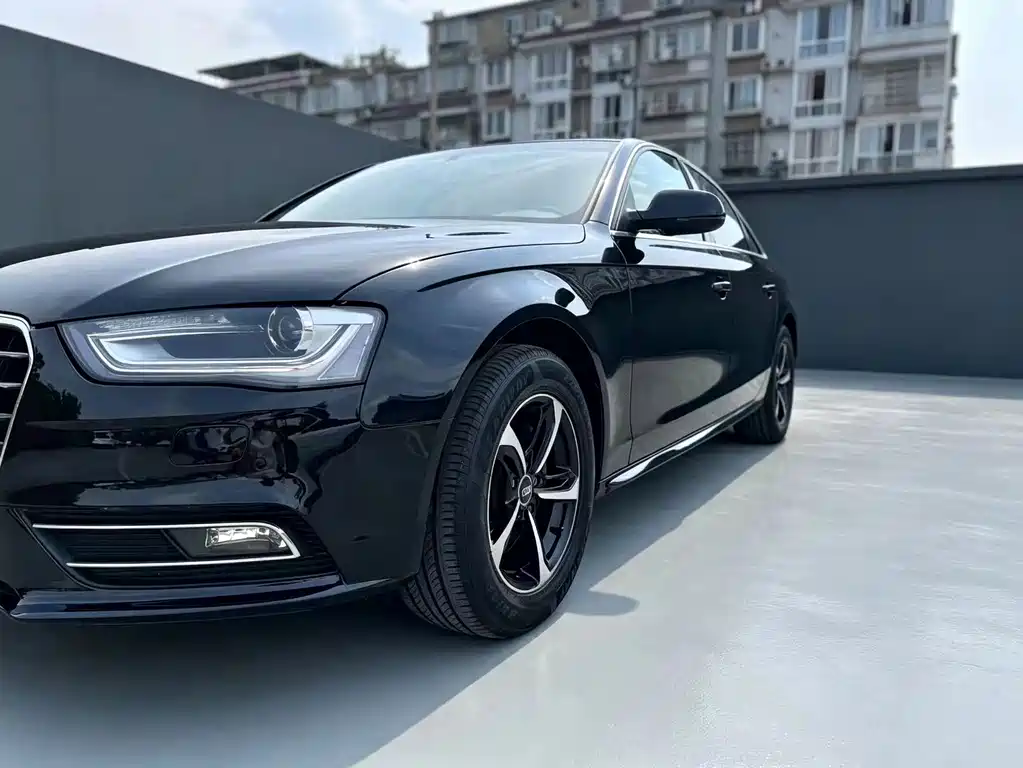 Audi A4L 2013 model 35 TFSI automatic standard edition