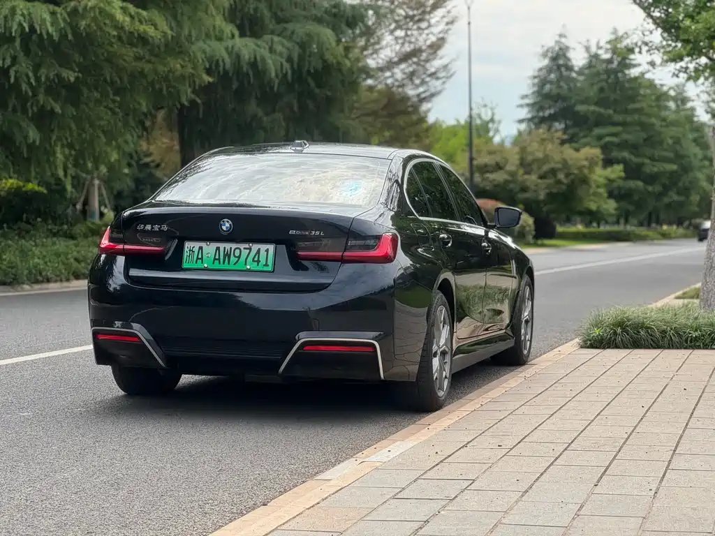 BMW i3 2024 model eDrive 35 L