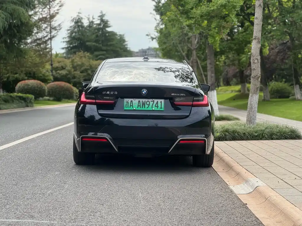 BMW i3 2024 model eDrive 35 L