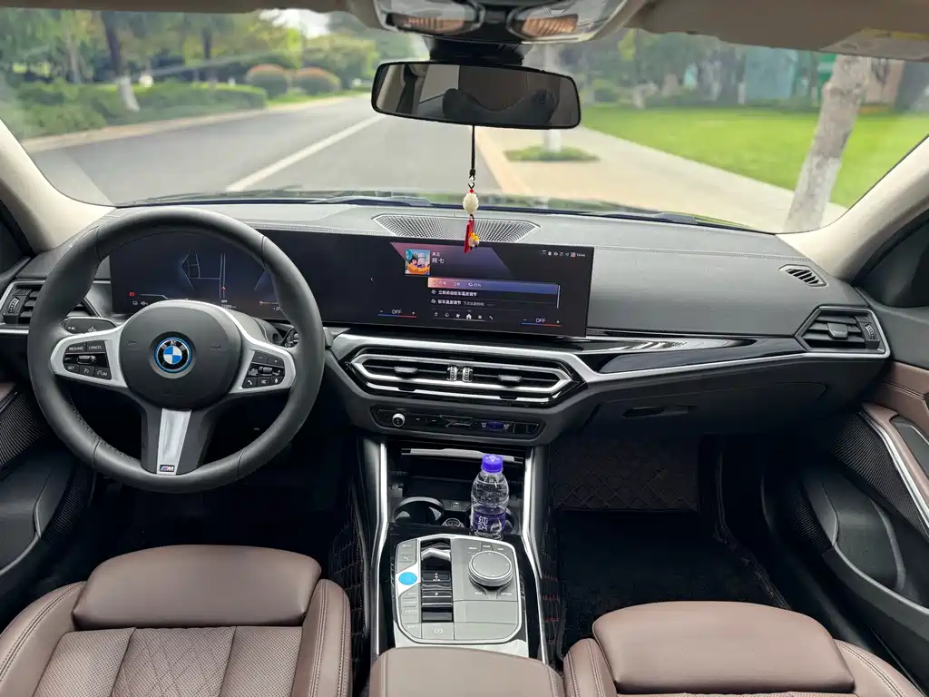 BMW i3 2024 model eDrive 35 L