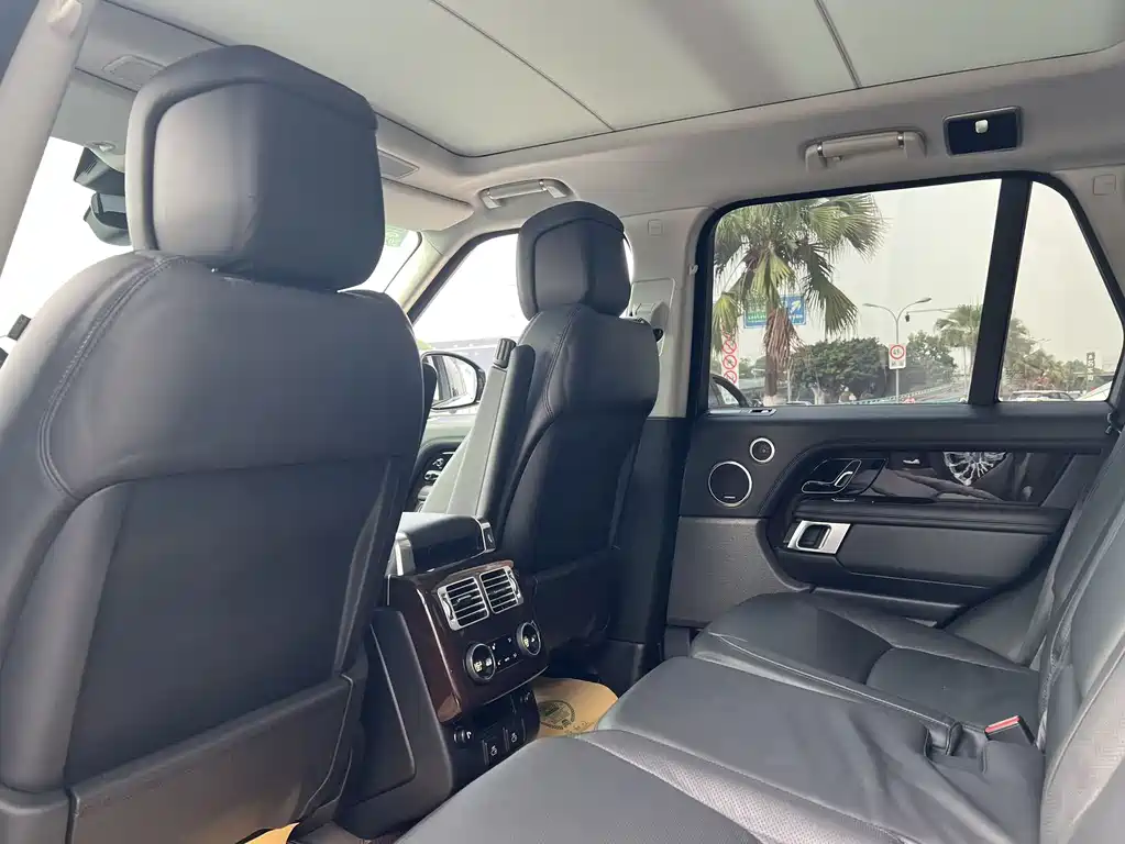 Range Rover 2022 3.0 L6 360PS Legacy Edition