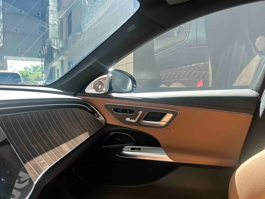 Mercedes-Benz E-Class 2024 E 300 L Fashion Edition