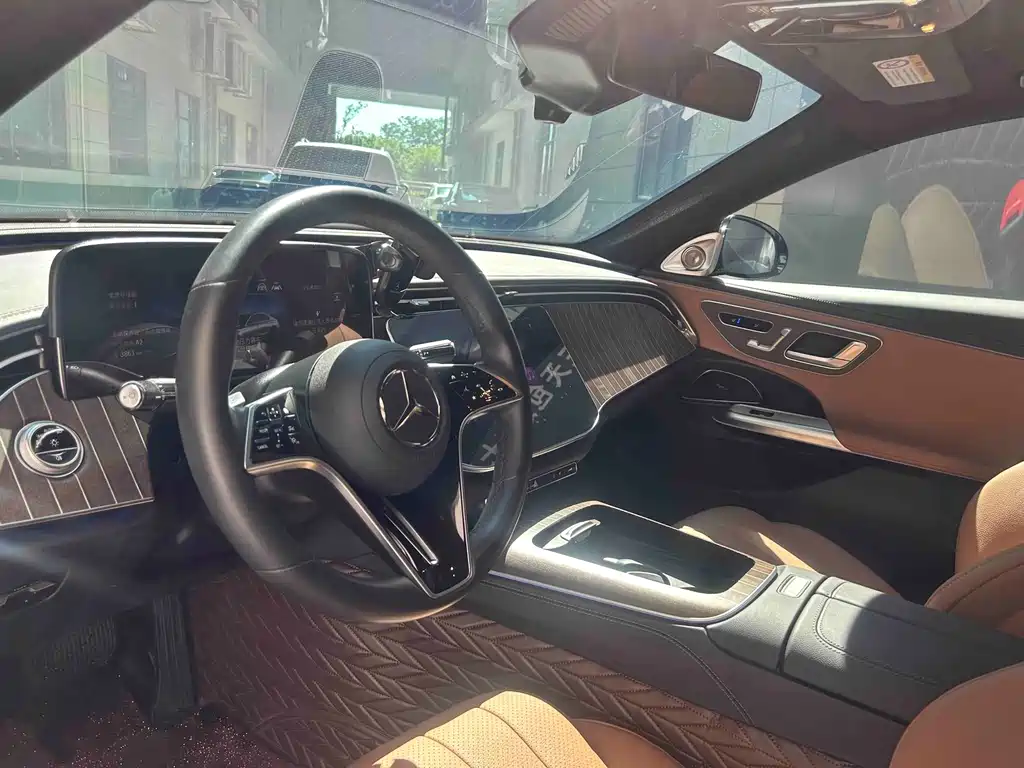 Mercedes-Benz E-Class 2024 E 300 L Fashion Edition