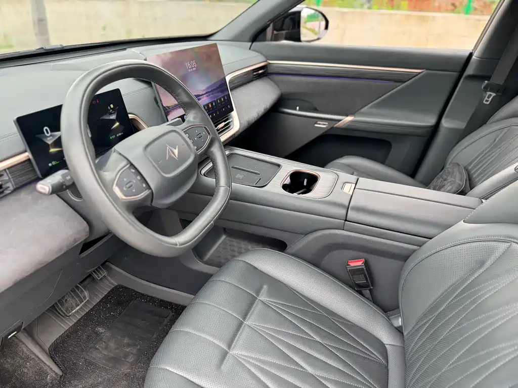 eπ008 2025 Edition 636Ultra Pure Electric 5-Seat