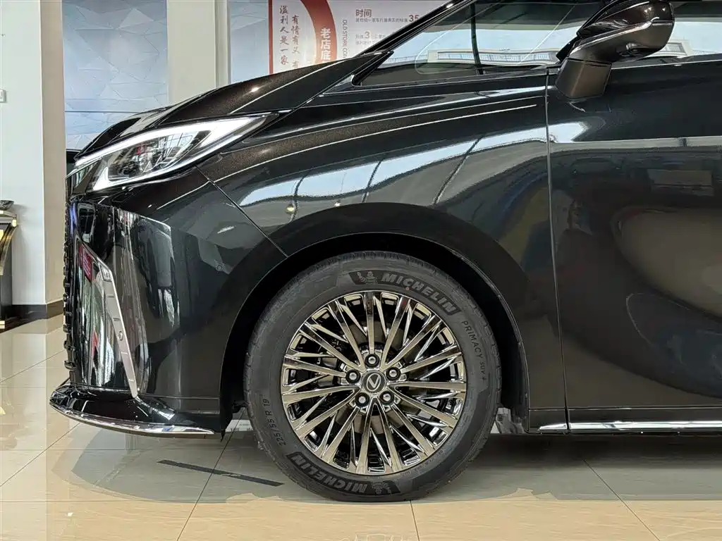 Lexus LM 2025 500h Six-Seater Grand Touring Edition