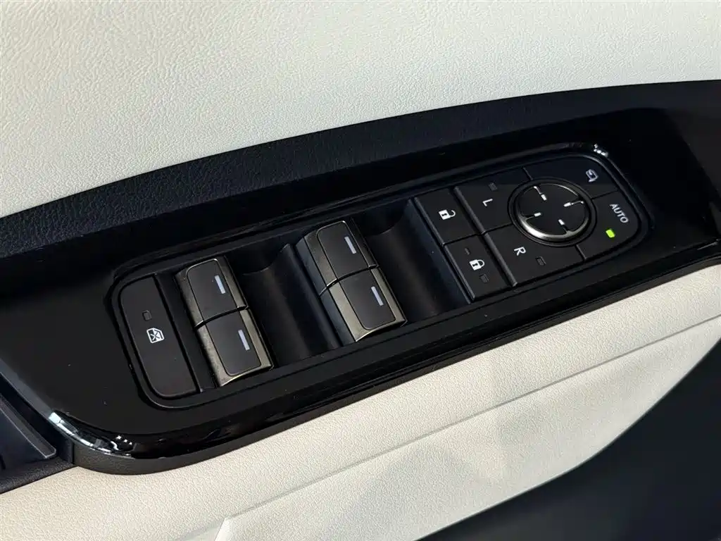 Lexus LM 2025 500h Six-Seater Grand Touring Edition