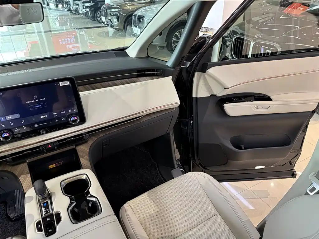 Lexus LM 2025 500h Six-Seater Grand Touring Edition