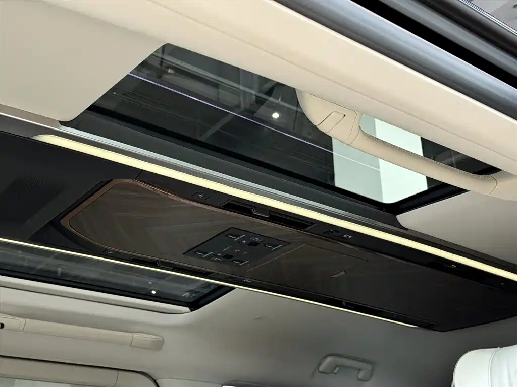Lexus LM 2025 500h Six-Seater Grand Touring Edition