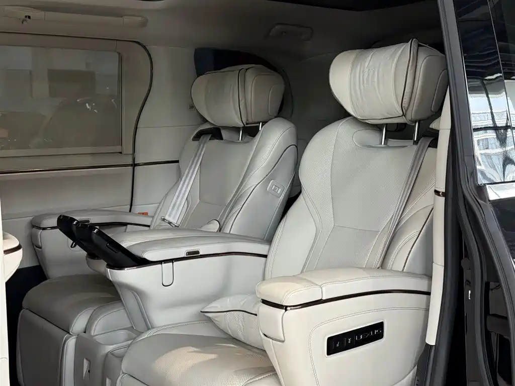 Lexus LM 2025 500h Six-Seater Grand Touring Edition
