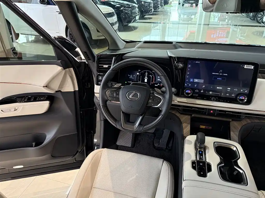 Lexus LM 2025 500h Six-Seater Grand Touring Edition