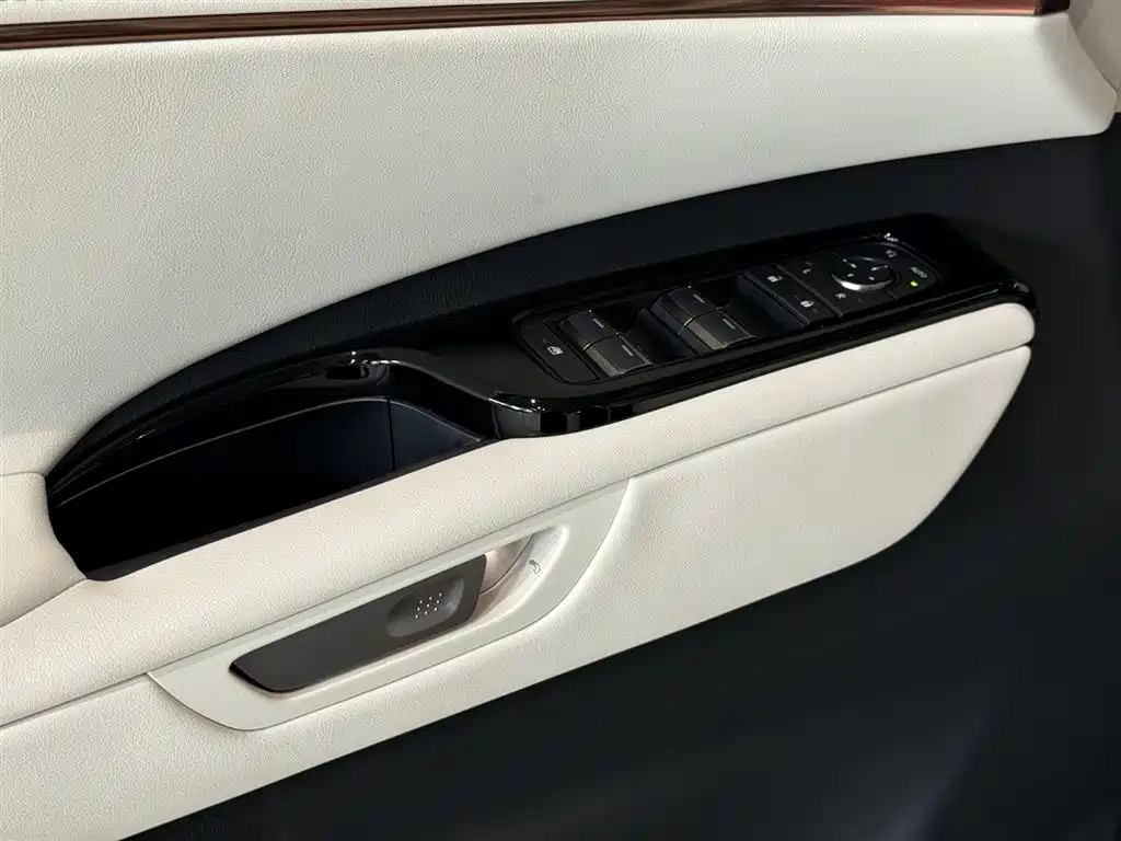 Lexus LM 2025 500h Six-Seater Grand Touring Edition