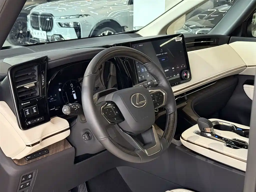 Lexus LM 2025 500h Six-Seater Grand Touring Edition