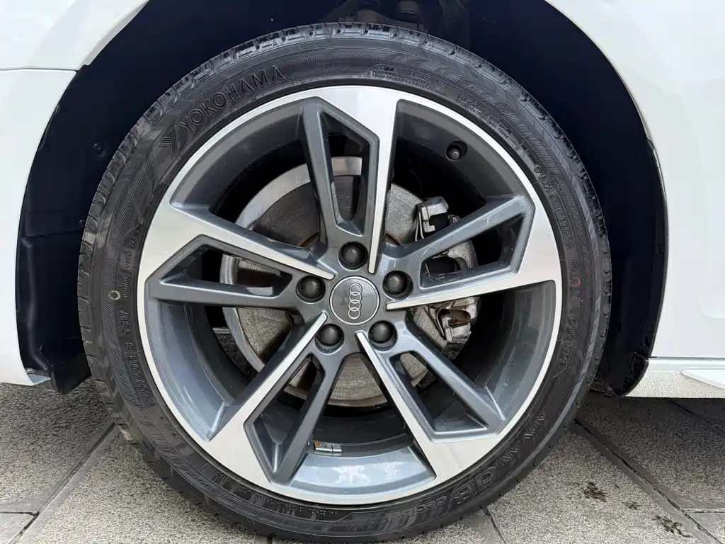 Audi A4L 2020 40 TFSI Fashion Dynamic Edition