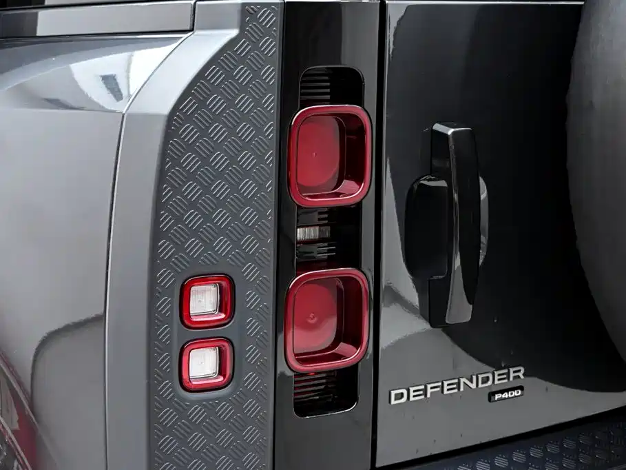 Land Rover Defender 2023 Edition 110 3.0T P400 X-DYNAMIC HSE