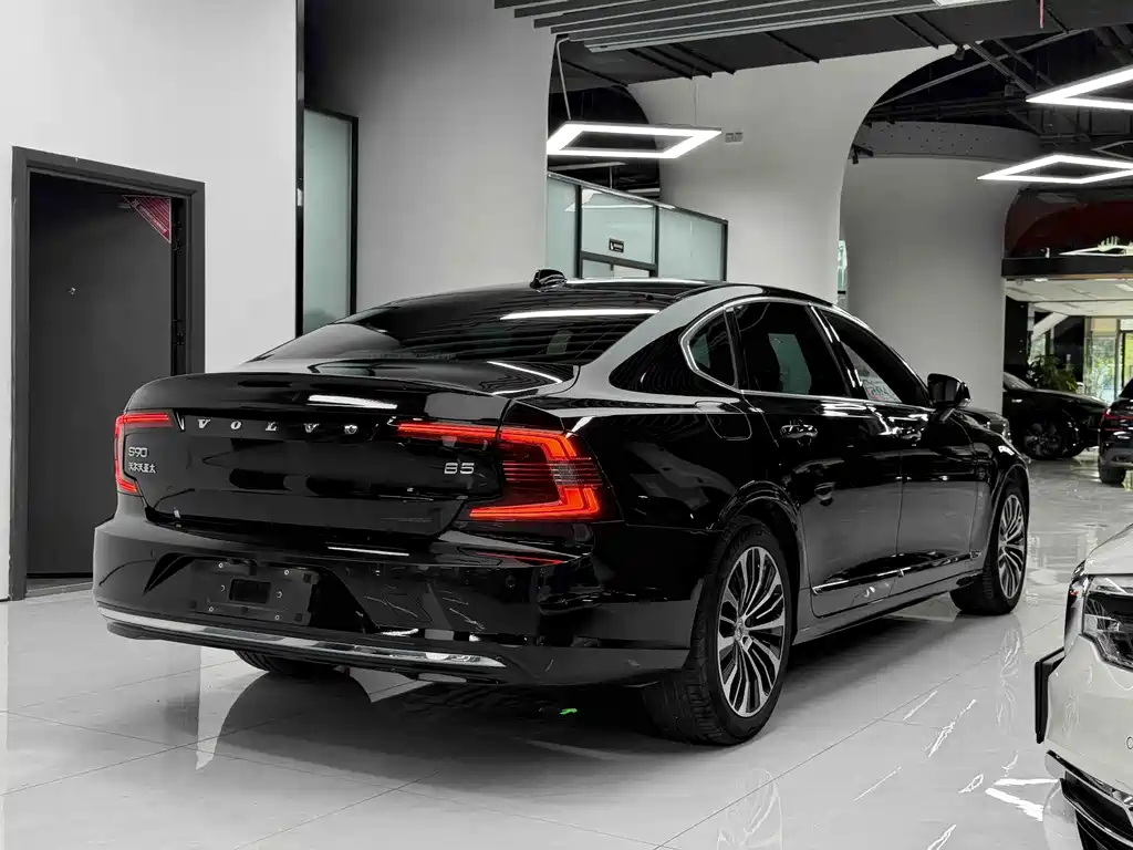 Volvo S90 2024 B5 Intelligent Luxury Edition
