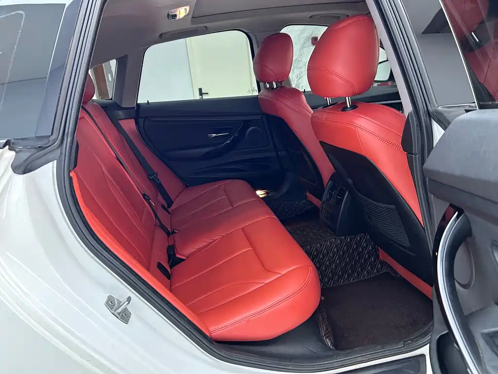 BMW 3 Series GT 2018 320i Sport Line