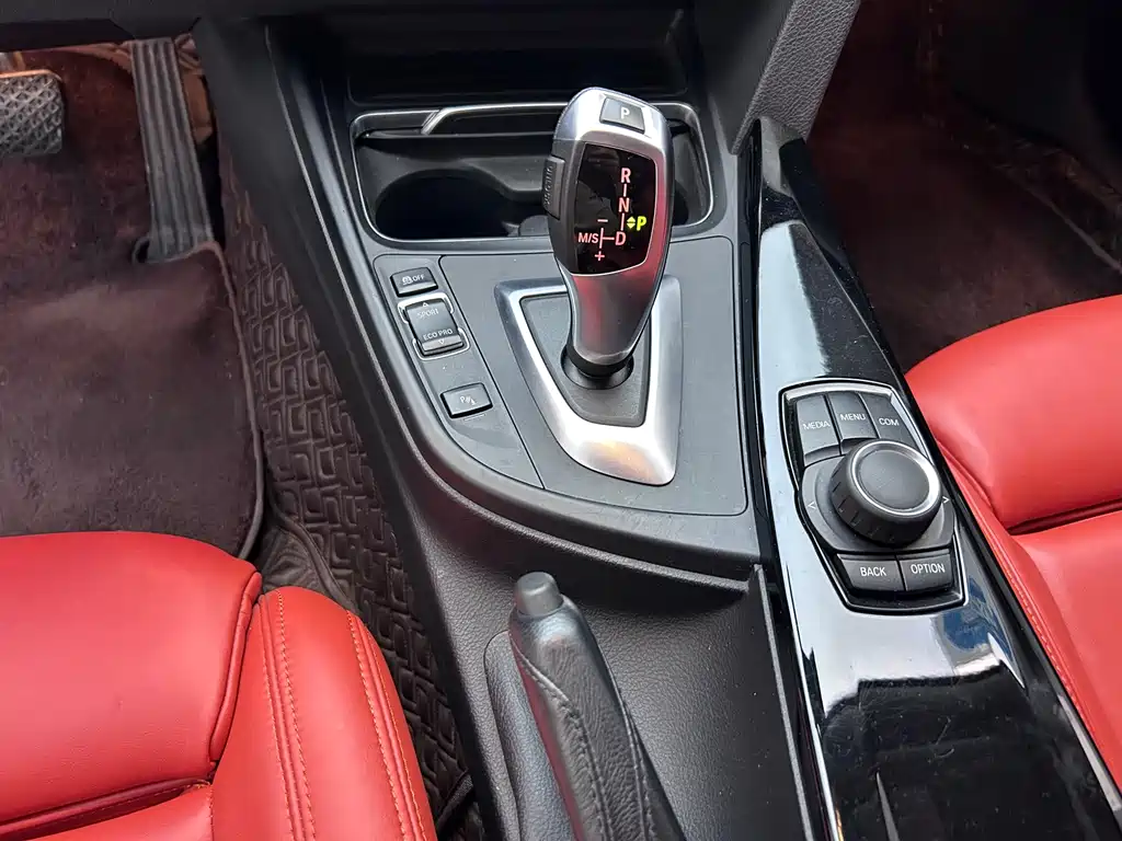 BMW 3 Series GT 2018 320i Sport Line