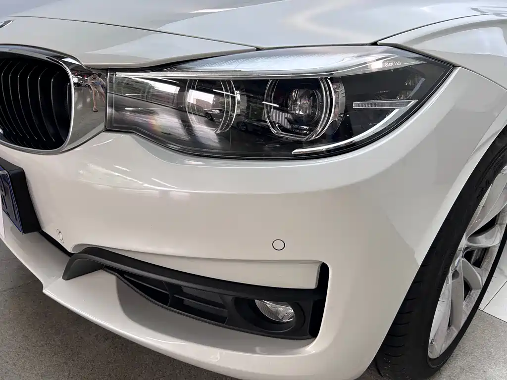 BMW 3 Series GT 2018 320i Sport Line