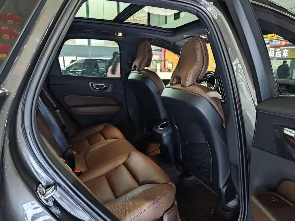 Volvo XC60 2021 T5 AWD Intelligent Distance Luxury Edition