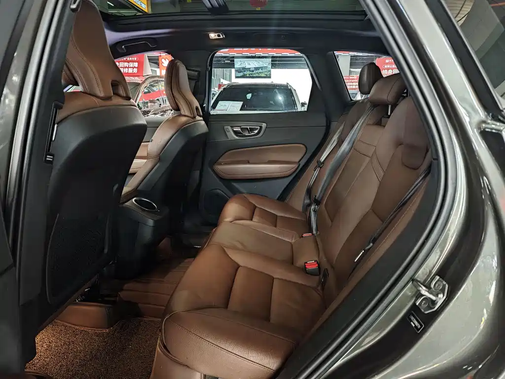Volvo XC60 2021 T5 AWD Intelligent Distance Luxury Edition