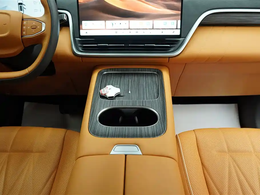 eπ008 2025 636Ultra LikeYi Edition 5-seat