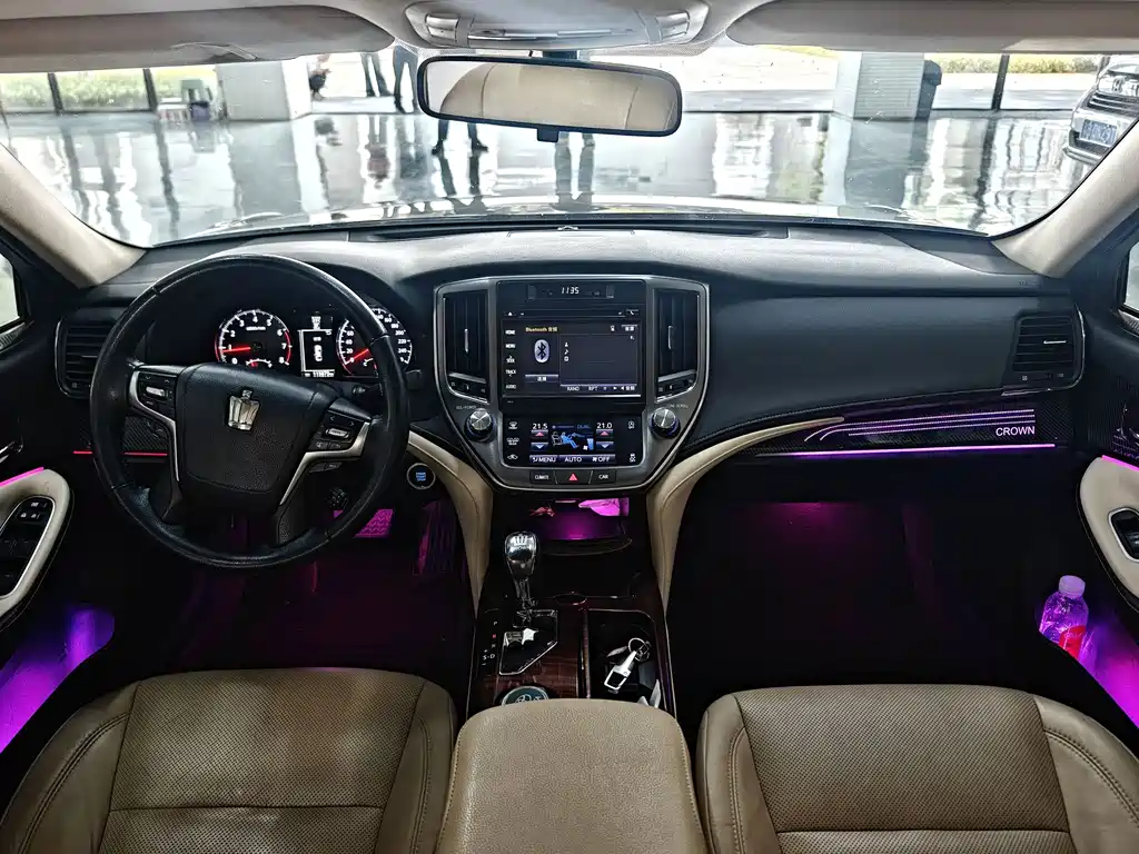 Crown 2015 2.0T Fashion Edition