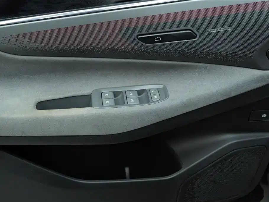 LEON 08 EM-P 2023 Performance Halo 4WD 220km